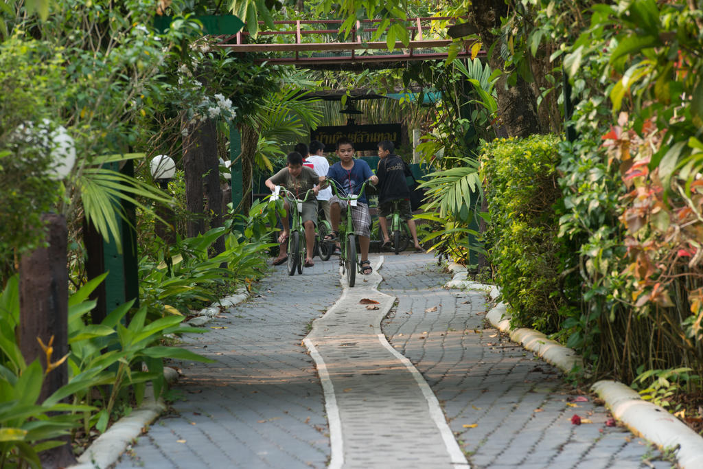 Baantip Suantong Hotel Amphawa Exterior photo